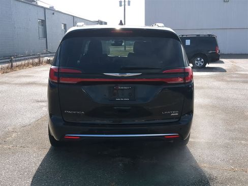 Used 2023 Chrysler Pacifica Limited image 13