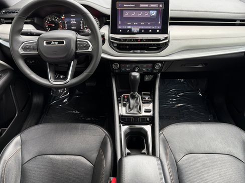 Used 2023 Jeep Compass Limited image 12