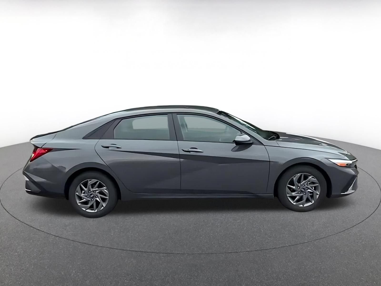 Used 2026 Hyundai Elantra Hybrid FWD image 15