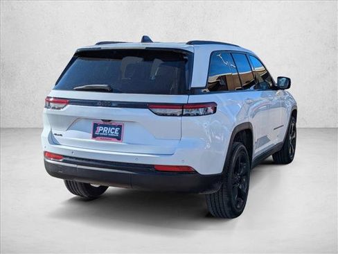 Used 2023 Jeep Grand Cherokee Altitude image 5