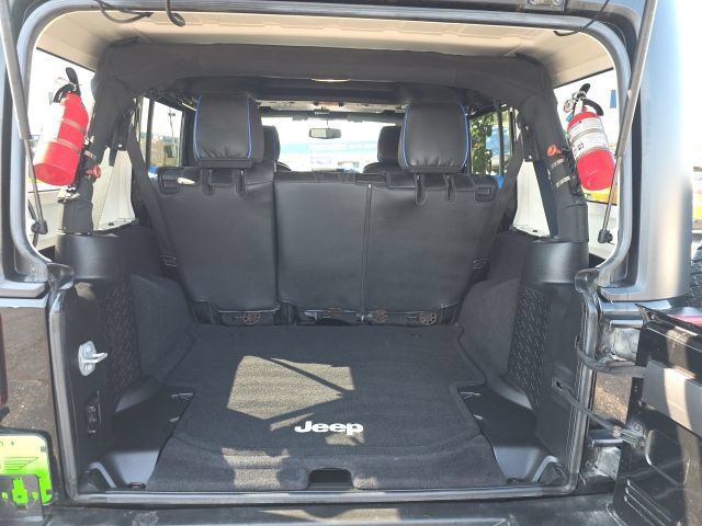 Used 2016 Jeep Wrangler Unlimited Sahara w/ Dual Top Group AWD/4WD image 25
