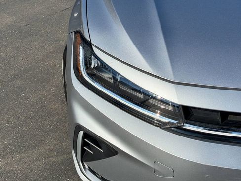 Certified 2025 Volkswagen Jetta SEL image 5