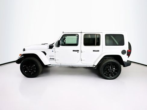 Used 2024 Jeep Wrangler Unlimited Sahara AWD/4WD image 4