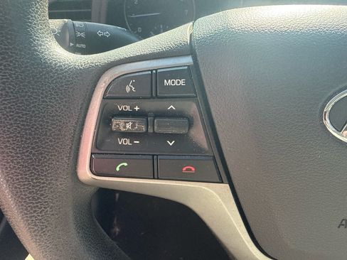 Used 2017 Hyundai Elantra SE FWD image 26