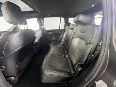 Used 2023 Jeep Grand Cherokee Altitude image 24