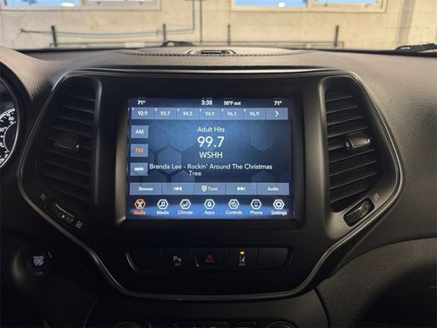 Used 2021 Jeep Cherokee Latitude Lux 80th Anniv w/ Quick Order Package 26U 80TH image 17