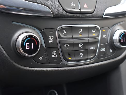 Used 2022 Chevrolet Equinox LT FWD image 24