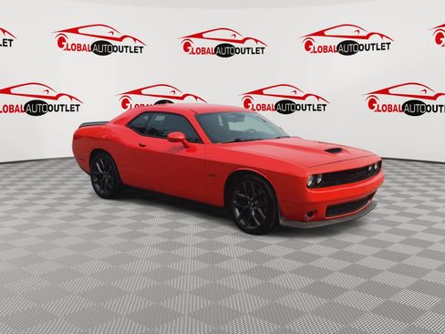 Used 2019 Dodge Challenger R/T w/ Blacktop Package RWD image 2