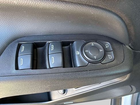 Used 2021 Chevrolet Equinox Premier AWD/4WD image 17