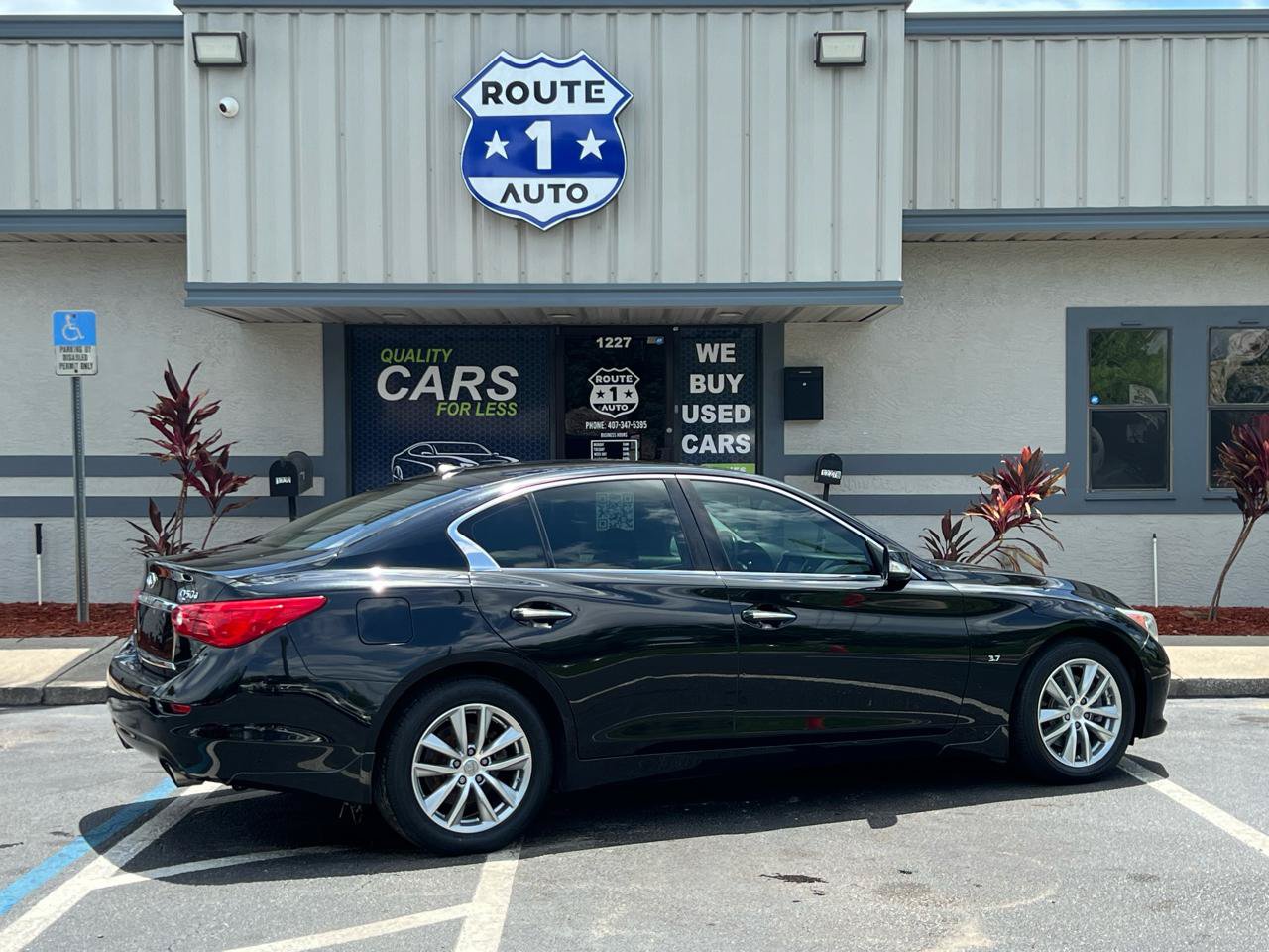 Used 2014 INFINITI Q50 AWD w/ Moonroof Package image 4