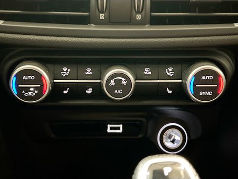 Used 2022 Alfa Romeo Giulia Ti image 12