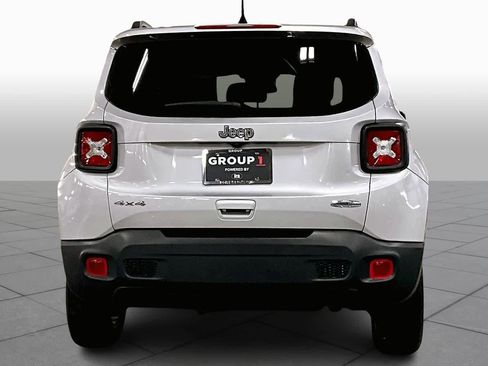 Used 2020 Jeep Renegade Latitude w/ Cold Weather Group image 5