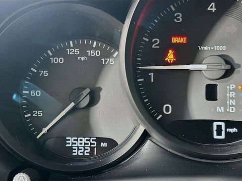 Certified 2022 Porsche Macan AWD/4WD image 13
