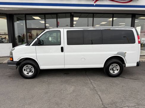Used 2009 Chevrolet Express 3500 Passenger w/ LT Preferred Equipment Group image 2