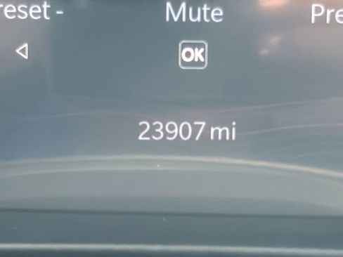 Used 2023 Jeep Grand Cherokee Altitude image 15