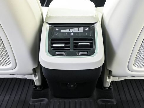 Used 2025 Volvo XC90 B6 Plus w/ Protection Package Premier AWD/4WD image 22