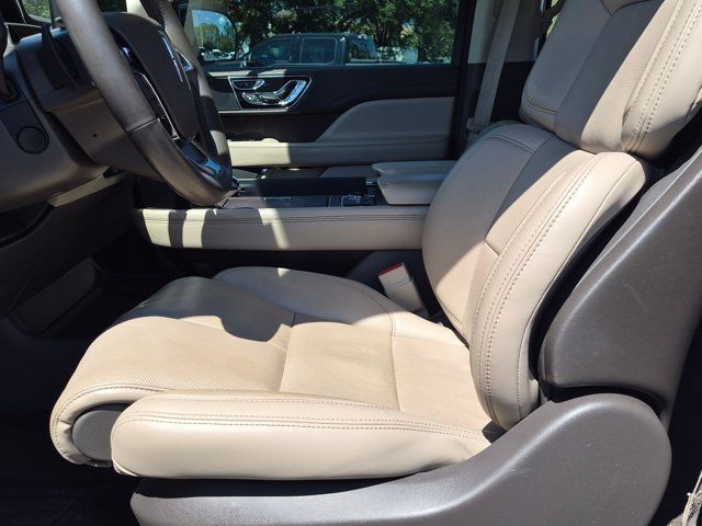 Used 2023 Lincoln Navigator Reserve AWD/4WD image 16
