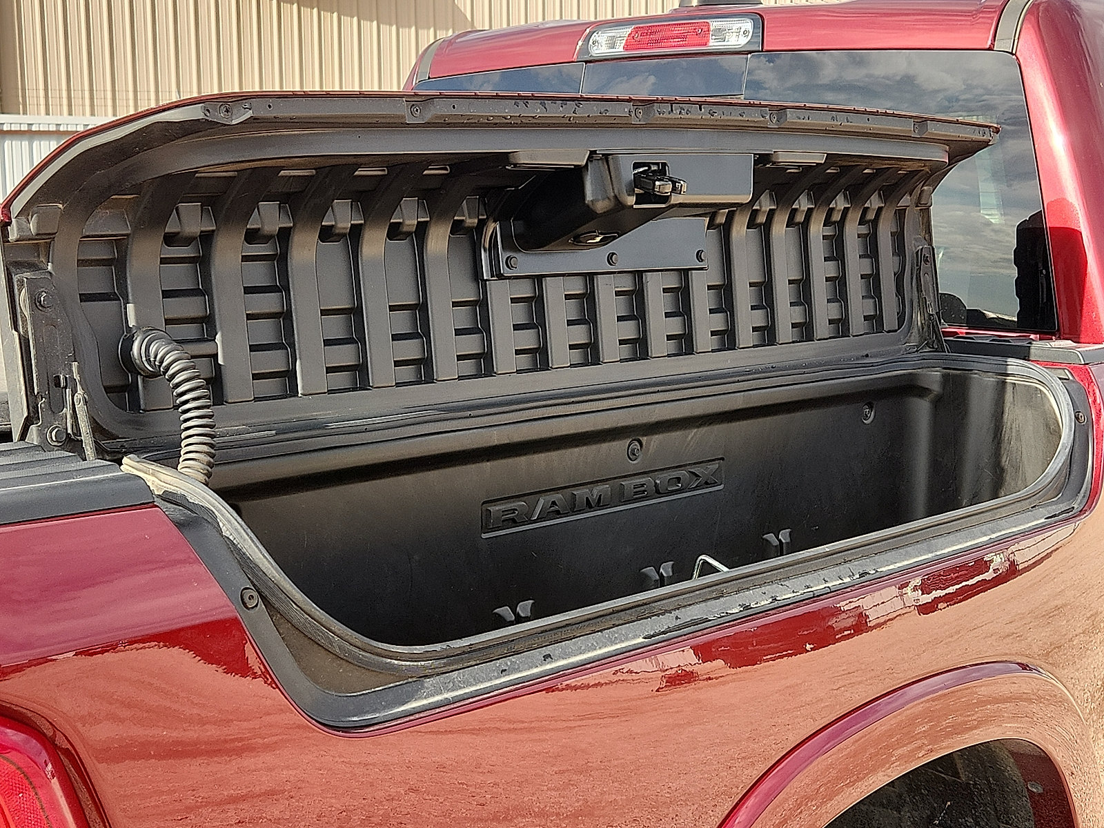 Used 2025 RAM 1500 Laramie AWD/4WD image 9