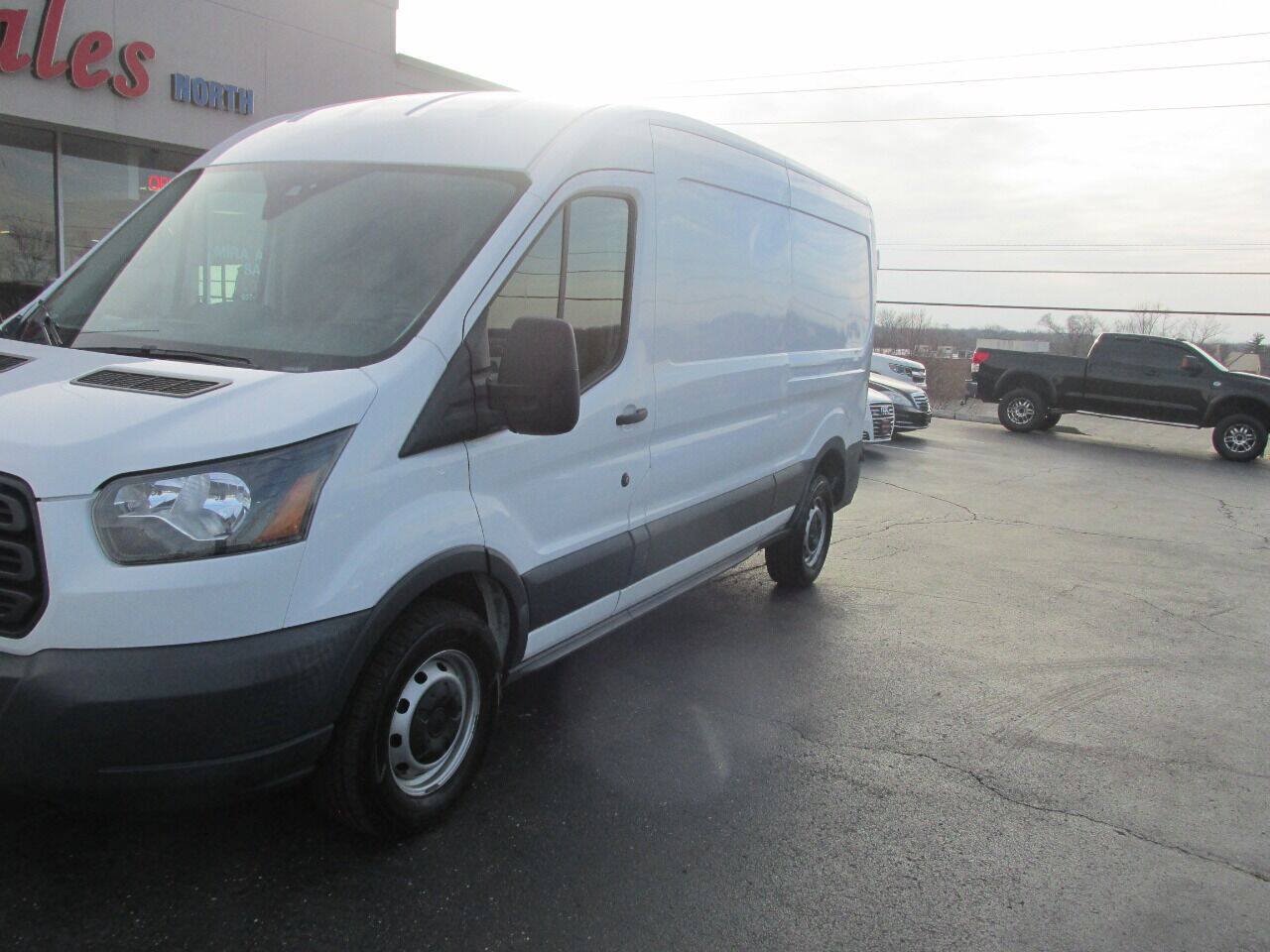 Used 2018 Ford Transit 250 148 Medium Roof RWD image 35