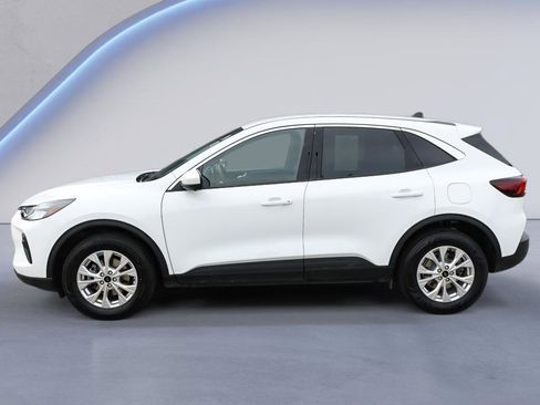 Used 2023 Ford Escape Active w/ Tech Pack #2 AWD/4WD image 3