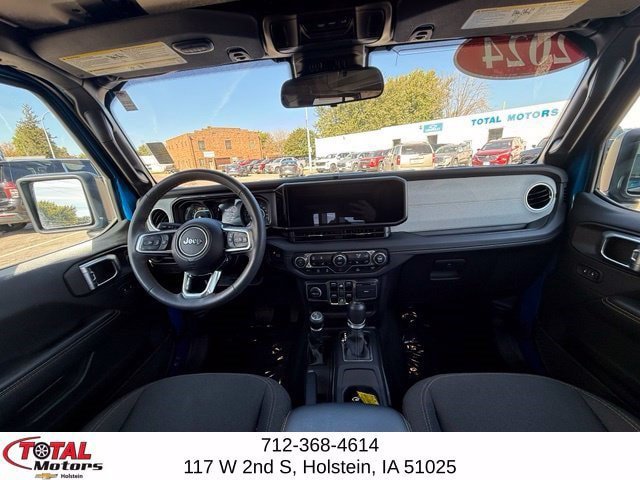 Used 2024 Jeep Wrangler Unlimited Sahara AWD/4WD image 13