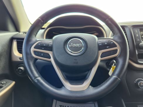 Used 2018 Jeep Cherokee Latitude w/ Altitude Package image 21