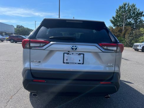 Used 2022 Toyota RAV4 XLE Premium AWD/4WD image 16