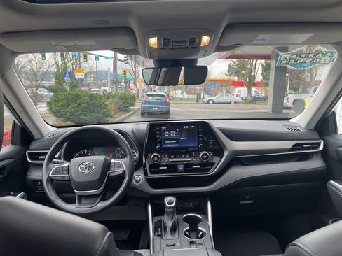 Used 2022 Toyota Highlander XLE image 53
