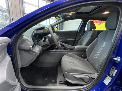 Used 2024 Hyundai Elantra SEL w/ Convenience Package FWD image 9