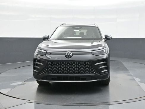 New 2026 Volkswagen Tiguan SE R-Line AWD/4WD image 2