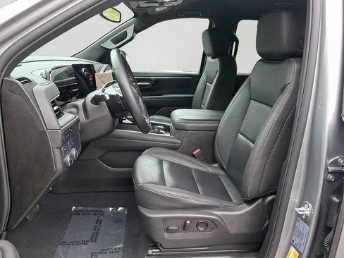 Used 2025 Chevrolet Suburban Z71 AWD/4WD image 15