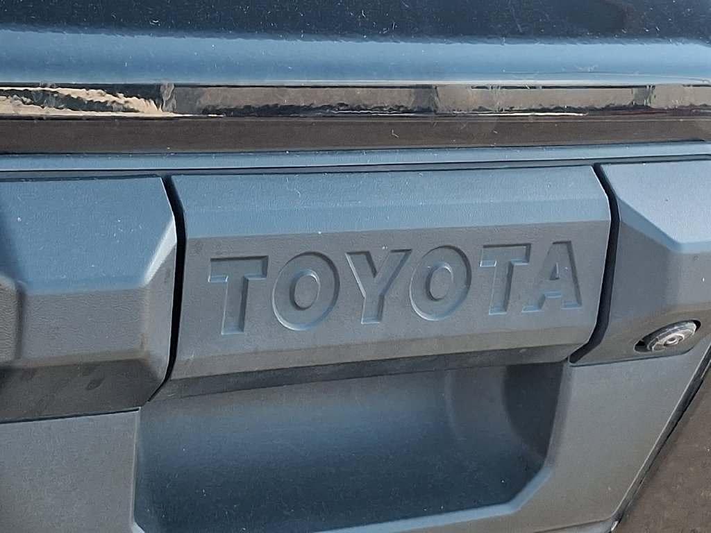 Certified 2025 Toyota Tacoma SR5 AWD/4WD image 37
