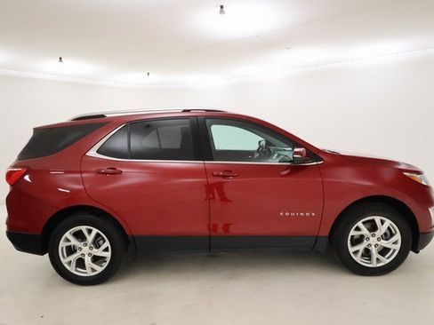 Used 2019 Chevrolet Equinox LT image 2