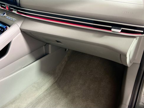Used 2024 Hyundai Elantra SEL FWD image 35