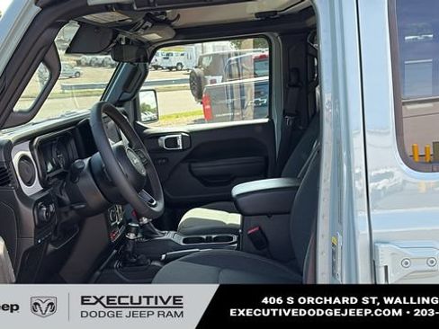 Used 2024 Jeep Wrangler Unlimited AWD/4WD image 11
