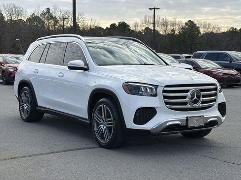 Used 2025 Mercedes-Benz GLS 450 4MATIC image 7