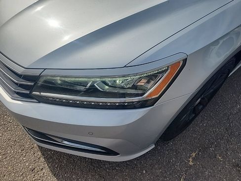 Used 2017 Volkswagen Passat 1.8T SE FWD image 5