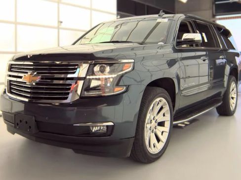 Used 2019 Chevrolet Suburban Premier AWD/4WD image 1