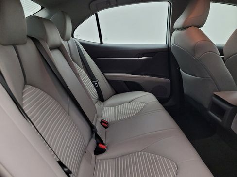 Used 2021 Toyota Camry SE image 19