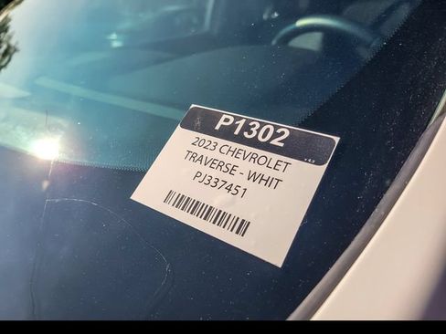 Certified 2023 Chevrolet Traverse LT FWD image 14