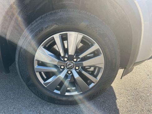 Used 2025 Nissan Pathfinder SV image 30