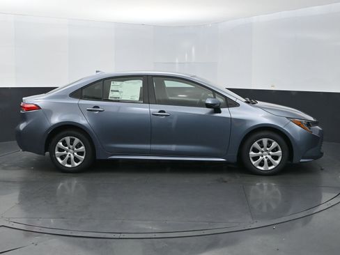 Used 2025 Toyota Corolla LE image 6