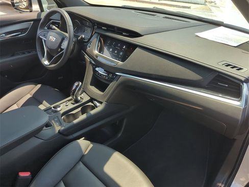 Used 2025 Cadillac XT6 Luxury image 29