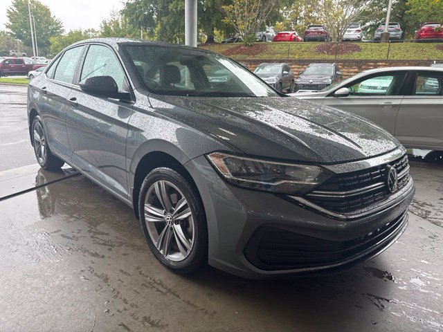 Used 2023 Volkswagen Jetta SE FWD image 4