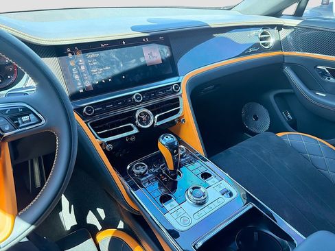 Used 2024 Bentley Flying Spur W12 image 30