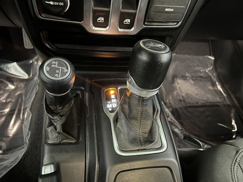 Used 2020 Jeep Wrangler Sport image 17