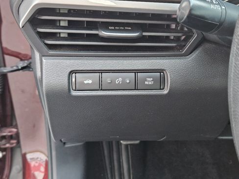 Used 2025 Nissan Altima 2.5 SV FWD image 19