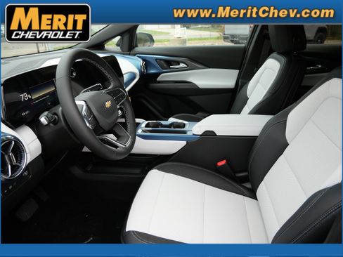 New 2025 Chevrolet Equinox EV LT image 4