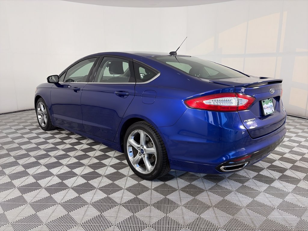 Used 2016 Ford Fusion SE FWD image 5