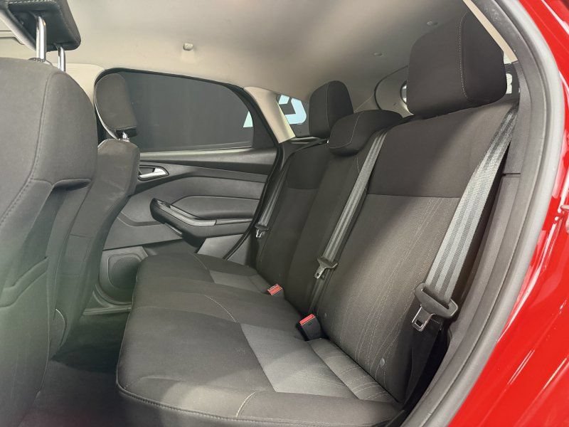 Used 2015 Ford Focus SE w/ SE Sport Package FWD image 17
